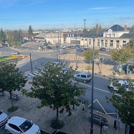 Appartement 10 pers face gare SNCF Appart Hotel le Cygne A Bourges Esterno foto
