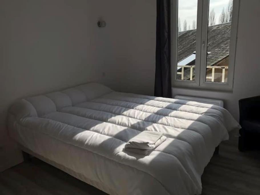 Appartement 10 pers face gare SNCF Appart Hotel le Cygne A Bourges Esterno foto